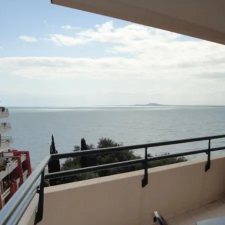 Beau 3 Pieces Avec Terrasse Et Box A Sete, 6 Pers. - Fr-1-472a-128 *